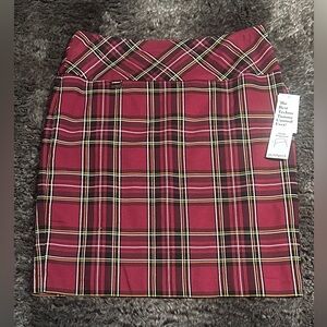 NWT Peck & Peck Women's Plaid Pencil Skirt in Burgandy and Black